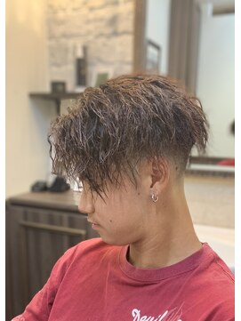 ミリオンバックス 御徒町店(Million Backs) 縦落ちツイストパーマ<理容室>[メンズ/眉毛/バーバー/御徒町]