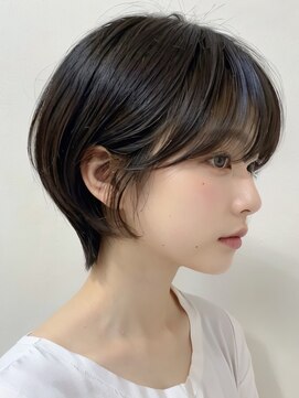 スー(suu) 大人ナチュラルくびれショート耳かけ丸みショートレイヤーボブ