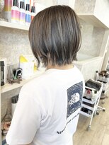 キャアリー(Caary)&nbsp;福山市Caary立体感コントラストハイライトカラー似合わせボブ