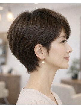 リアン アオヤマ(Liun Aoyama) 上品ショート/耳かけ/アッシュブラウン/30代/40代/50代