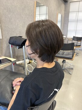フレーム スクエア 赤みを抑えた柔らかいカラー