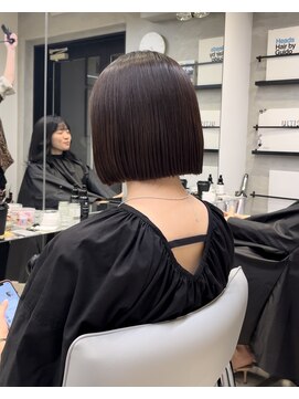 ラミ(L'ami) 切りっぱなしボブ縮毛矯正ミニボブ