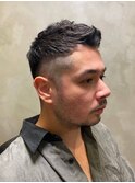 フェードカット アップバング ニュアンスパーマ 束感 短髪