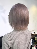 イリ 梅田(ili) 【ハイトーン】パールシルバー