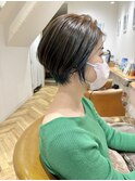 オン眉ショート　ナチュラルレイヤーマロンブラウン耳かけボブ