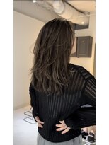 ヨロ 小岩(YOLO) 《レイヤーカット&ハイライトベージュ》