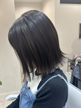  ミディアムレイヤーボブグレージュ顔周りカット