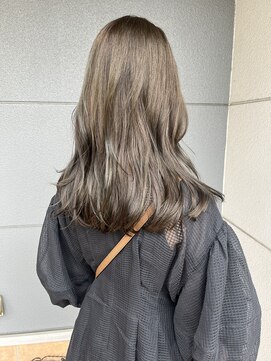 ヘアーアイストゥーレ(HAIR ICI TRE) オリーブ　ベージュ　ロング　髪質改善　　美髪　担当阿知波