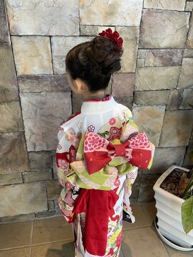 ドゥーク(dowku) キッズ七五三着物アップヘアお団子ガーリー可愛い着付け