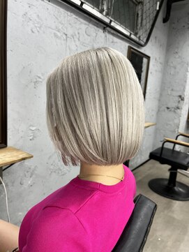 ワン(ONE) ホワイト