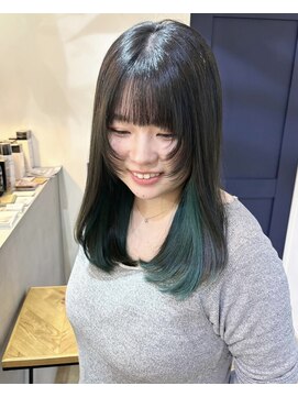 アーブル ヘアーアンドメイク(ARBRE) レイヤーカットインナーカラーシアン