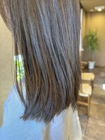 イロハ(iroh)&nbsp;イルミナカラー/ベージュカラー/ロングヘア