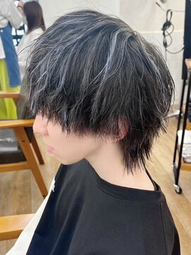 ネオリーブ クーロ メゾン 横浜(Neolive curro Maison) メンズハイライト×ウルフカット ダークアッシュ