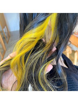 美容師 久保浦 くくると隠せるインナーカラー