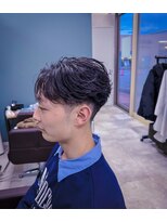 イコール(equal) センターパートフェザーショート