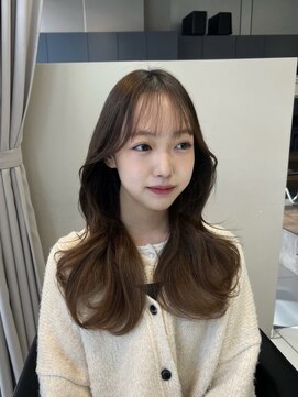 ループス(Roops) 透明感たっぷりの抜け感ベージュで差別化を