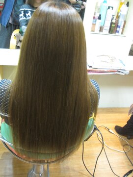 ヨシユキコンディショニング ダメージレスな縮毛矯正「強いくせ毛～ダメージ毛まで対応」７６