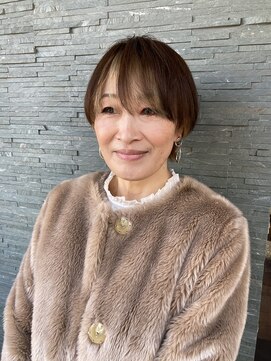 デラメアウープウープ(de.la.mair woop woop) インナーカラー×マッシュショート