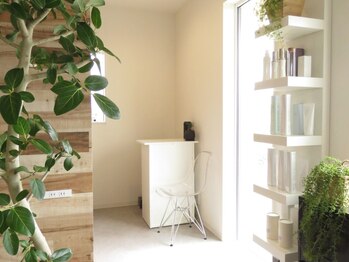 モイヘアー(moi hair)の写真/2席のみの落ち着いた雰囲気で、髪の相談もしやすい♪丁寧なカウンセリングで親身になってご提案◎