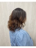 スパイラルパーマ×ミディアムウルフ
