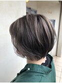 透明感あるヌーディーカラーで大人っぽ◎シアーグレージュ