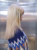 フィッツコア(FITS CORE)&nbsp;黒染めとブリーチ履歴の複雑履歴からホワイトカラーへ