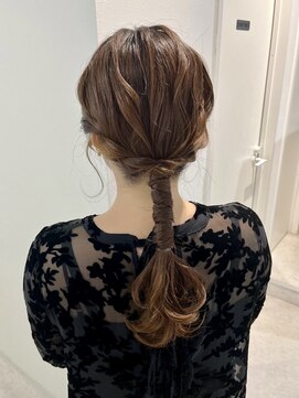 ディティカ ティア(Dityca tia) シンプルローポニー