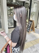 最近人気の白髪ぼかしハイライト♪ ケアブリーチでダメージレスに立体感を♪【白髪ぼかし】