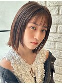 切りっぱなしミディ×艶髪カラー