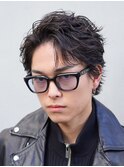 渋谷フェザーパーマセンターパート毛流れ微分けメンズカット30代