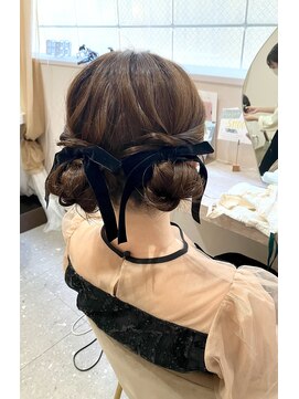 ミラ(Mila) ベロアリボンが合う！ふわふわツイン団子ヘア♪