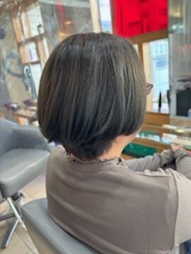 スタジオ アルファプラス 日暮里店(studio α+) ステップボーンカットカットボブショートハイライト白髪ぼかし