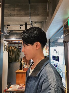 カムレイドフォーライフ(COMRADE 4 LIFE) 大人の色気　エロいセンターパート　渋い　担当 松尾竜平