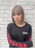 淡色ミルクティーベージュ×コンパクト切りっぱなしボブ