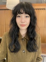 テテ ニコ(tete nico) 【鈴木陸来】ロングウェーブパーマ×透ける黒髪