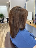 伸ばしかけもお洒落に！軽やかに弾む大人のミディアムレイヤー