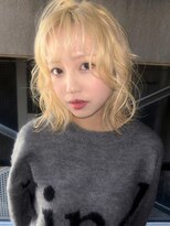 ルル(Lulu) ブロンドボブナチュラルカールスタイル