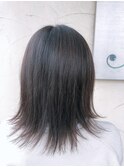 ミディアム外ハネグレージュヘアー