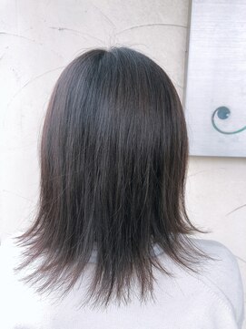 アーク エマーブル(Ark aimable) ミディアム外ハネグレージュヘアー