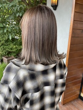 ヘア プロデュース キュオン(hair produce CUEON.) ミディアム×シルバーグレー