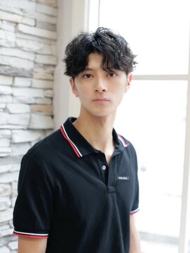 ルーツ(ROOTS) センターパート マッシュ スパイラルパーマ 学割U24 ROOTS