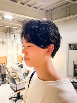 ルーカス(LUCAS) センターパート/パーマスタイル