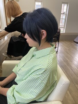 ジジ チーク 栃木(Gigi cheek) ブリーチ1回/コバルトブルー/ショートヘア