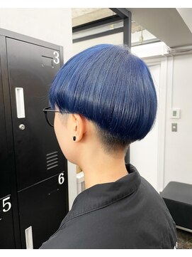 アドラ(ADLLA) 刈り上げブルーマッシュ.