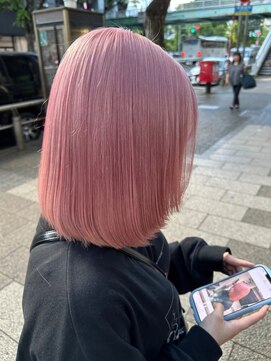 ベレーザ 渋谷(BELEZA) 7432ベビーピンクインナーカラー黒髪ハイトーン韓国オン眉ボブ