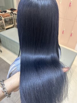アール 横浜(R) 〈MAKI〉ネイビーブルー ブリーチ1回~