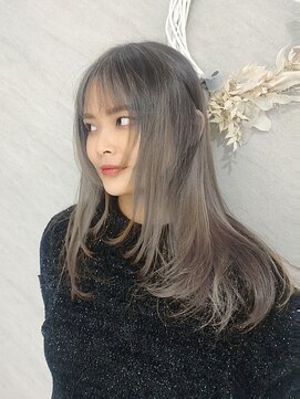 ハイストリートヘア(High street Hair) 前髪アリのロングレイヤースタイルです。