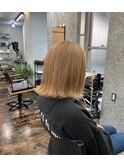 ベージュ