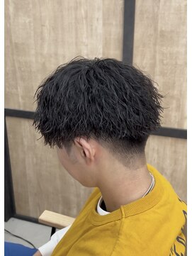 エッジ(EDGE) メンズツイストスパイラルパーマ刈り上げマッシュスタイル