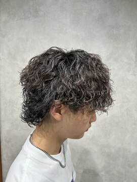 エデンバイトゥルークリエイション(EDEN by True Creation) 刈り上げないマッシュベースに波巻きツイストスパイラル